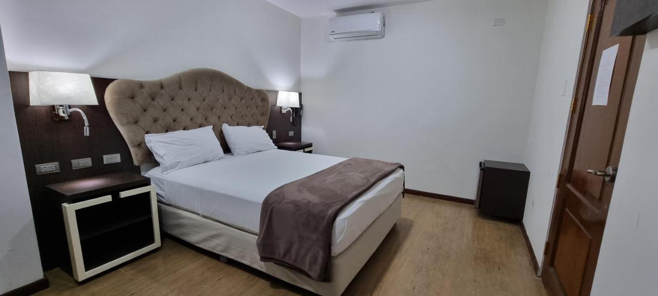 Hotel Imperio Real Trujillo Eksteriør billede